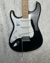 Load image into Gallery viewer, Fender Mexican Stratocaster Black MN Lefty LH Ca.2001 - Upwey Music