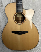 Load image into Gallery viewer, Eastman AC512C Secondhand in Case - Upwey Music
