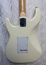 Load image into Gallery viewer, Ason Strat copy 70s in Case with Strap