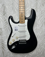 Load image into Gallery viewer, Samick Strat Style Electric Guitar Black