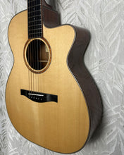 Load image into Gallery viewer, Eastman AC512C Secondhand in Case - Upwey Music