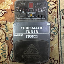 Load image into Gallery viewer, Behringer TU300 Chromatic Tuner Pedal