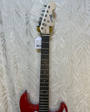 Load image into Gallery viewer, Max Music strat copy + Amplifier Secondhand