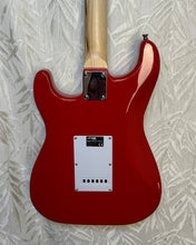 Load image into Gallery viewer, Max Music strat copy + Amplifier Secondhand