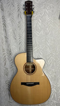 Load image into Gallery viewer, Eastman AC512C Secondhand in Case - Upwey Music