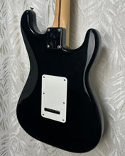 Load image into Gallery viewer, Fender Mexican Stratocaster Black MN Lefty LH Ca.2001 - Upwey Music