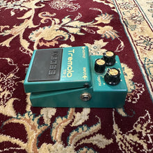 Load image into Gallery viewer, Boss TR-2 Tremolo Pedal Secondhand