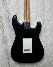 Load image into Gallery viewer, Samick Strat Style Electric Guitar Black