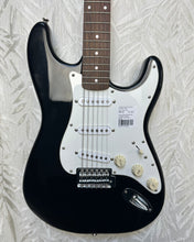 Load image into Gallery viewer, Squier Affinity Stratocaster + Fender Frontman Amplifier Secondhand