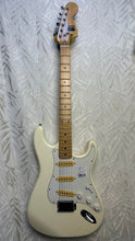 Load image into Gallery viewer, Ason Strat copy 70s in Case with Strap