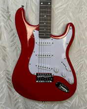 Load image into Gallery viewer, Max Music strat copy + Amplifier Secondhand