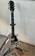 Load image into Gallery viewer, Epiphone Les Paul Studio White Secondhand