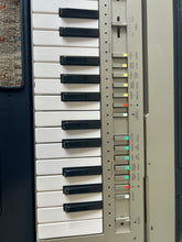 Load image into Gallery viewer, Vintage Yamaha Portasound Keyboard PC-100 Secondhand in case
