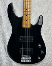 Load image into Gallery viewer, Peavey Foundation Bass Ca 1992 in Case
