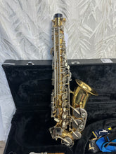 Load image into Gallery viewer, CLASSIC ALTO SAXOPHONE IN CASE S/H
