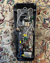 Load image into Gallery viewer, SWORGS handmade P2P wah with handwound Brazillian Inductor
