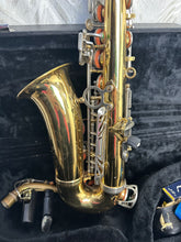 Load image into Gallery viewer, CLASSIC ALTO SAXOPHONE IN CASE S/H
