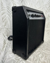 Load image into Gallery viewer, Max Music strat copy + Amplifier Secondhand
