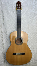Load image into Gallery viewer, Valencia TC40 Classical Guitar Secondhand
