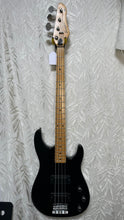 Load image into Gallery viewer, Peavey Foundation Bass Ca 1992 in Case
