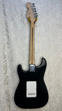 Load image into Gallery viewer, Squier Affinity Stratocaster + Fender Frontman Amplifier Secondhand
