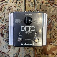 Load image into Gallery viewer, TC Electronic Ditto X2 Looper in Box w cables etc
