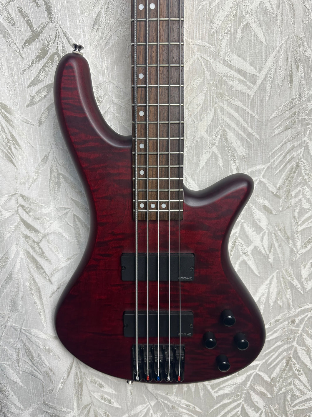 Schecter Stiletto Custom 5 Vampyre Red in Schecter Hard Case