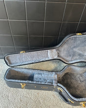 Load image into Gallery viewer, Ashton Dreadnaught acoustic guitar case - Upwey Music
