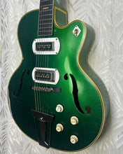 Load image into Gallery viewer, Silvertone Espanada 1959 in Case wDynasonics Caddilac Green (Taken) - Upwey Music

