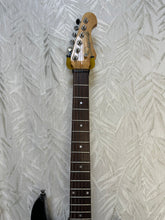 Load image into Gallery viewer, Samick Stratocaster Secondhand
