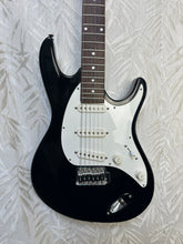 Load image into Gallery viewer, Samick Stratocaster Secondhand
