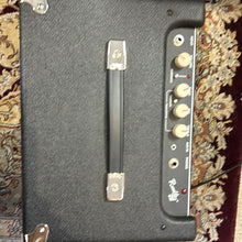 Load image into Gallery viewer, Fender Rumble 25 Bass Amp Secondhand
