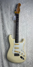 Load image into Gallery viewer, Squier Stratocaster Japanese Secondhand in Case
