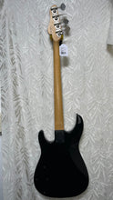 Load image into Gallery viewer, Peavey Foundation Bass Ca 1992 in Case
