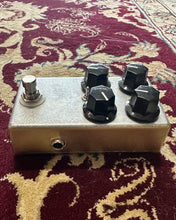 Load image into Gallery viewer, Timmy V3 Clone with Germanium and Silcone Clipping diodes.
