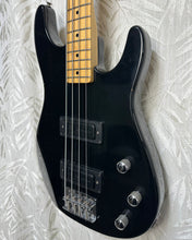 Load image into Gallery viewer, Peavey Foundation Bass Ca 1992 in Case
