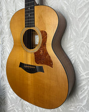 Load image into Gallery viewer, Taylor 214 Acoustic w L.R.Baggs Lyric System in TKL Case - Upwey Music
