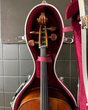 Load image into Gallery viewer, Stentor Student 1 Cello 44 in Hard case
