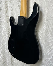 Load image into Gallery viewer, Peavey Foundation Bass Ca 1992 in Case
