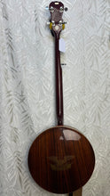 Load image into Gallery viewer, Hondo Vintage Banjo Ca 70&#39;s in case
