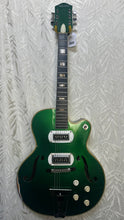 Load image into Gallery viewer, Silvertone Espanada 1959 in Case wDynasonics Caddilac Green (Taken) - Upwey Music
