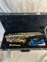 Load image into Gallery viewer, CLASSIC ALTO SAXOPHONE IN CASE S/H
