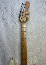 Load image into Gallery viewer, Ason Strat copy 70s in Case with Strap
