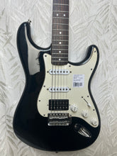 Load image into Gallery viewer, Squier Vintage Modified Stratocaster in case
