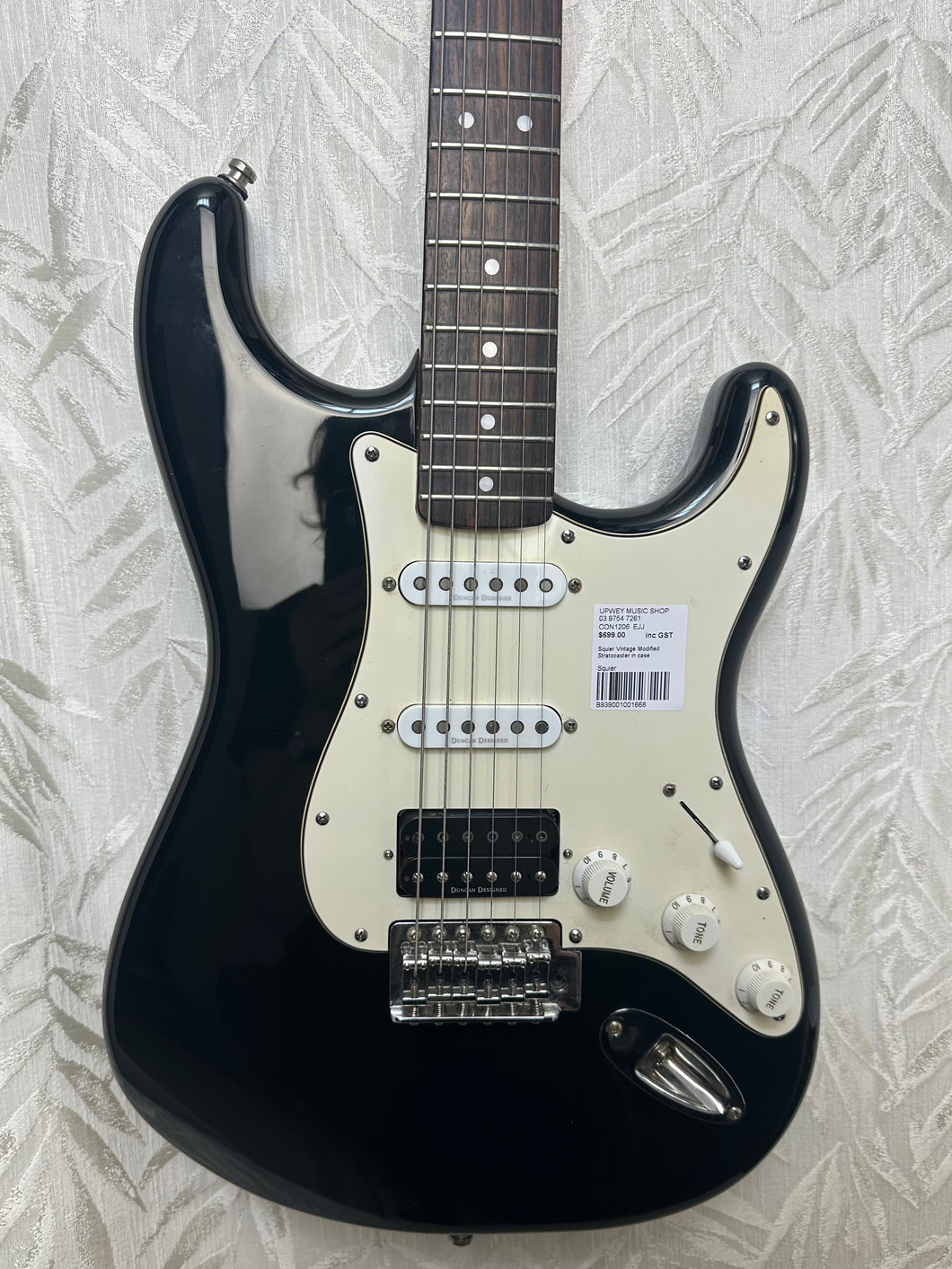 Squier Vintage Modified Stratocaster in case