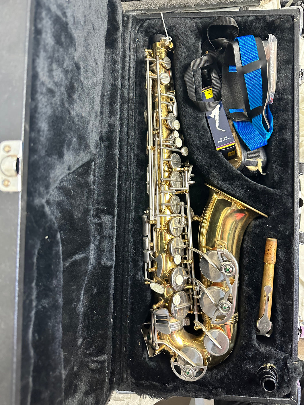 CLASSIC ALTO SAXOPHONE IN CASE S/H