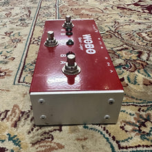 Load image into Gallery viewer, Wobo Router-Looper Switcher Pedal - Upwey Music
