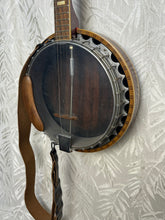 Load image into Gallery viewer, Hondo Vintage Banjo Ca 70&#39;s in case
