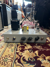 Load image into Gallery viewer, SWORGS Handmade Single ended EL84 amp

