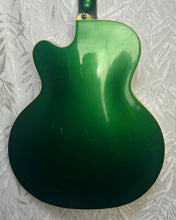 Load image into Gallery viewer, Silvertone Espanada 1959 in Case wDynasonics Caddilac Green (Taken) - Upwey Music
